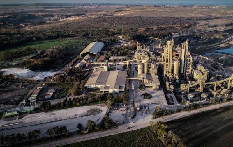 Cementos Avellaneda inform� un acuerdo con AOMA